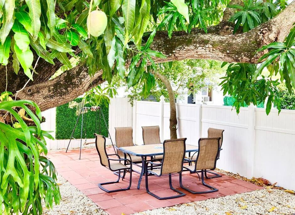 Comfy & Updated Apartment Centrally Located Minutes Away From Everything! Miami Exteriér fotografie